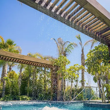 Amavi, Madefortwo - (adults Only) 파포스