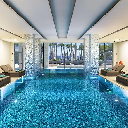 Amavi, Madefortwo - (adults Only) 파포스