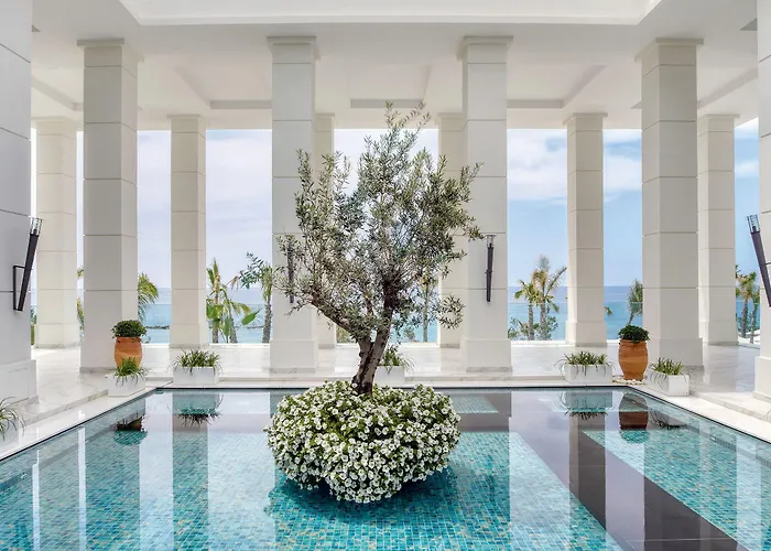 מלון Amavi, Madefortwo - (adults Only) פאפוס